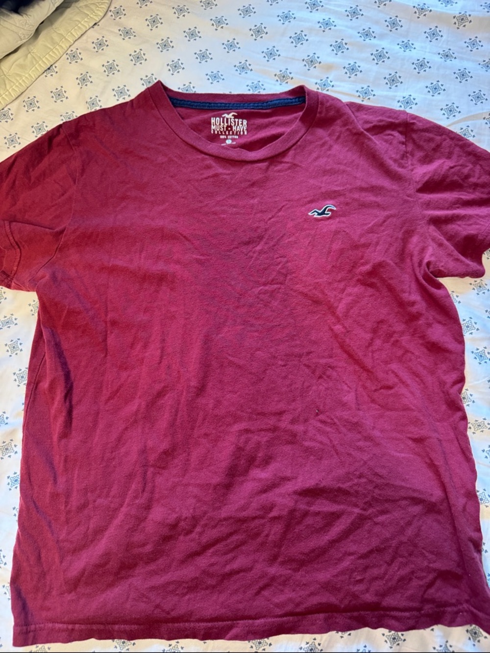 Hollister Men's Small Short-Sleeve Crew Neck T-Shirt - Red